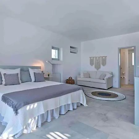 Luxurious Pool Santorini Casa vacanze Mesariá
