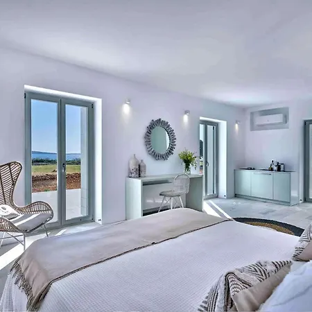 בית נופש Luxurious Pool Santorini מסאריה